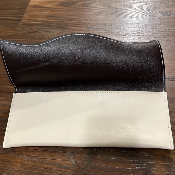 Cream Leather Chainlink Clutch - Picture 4 of 9